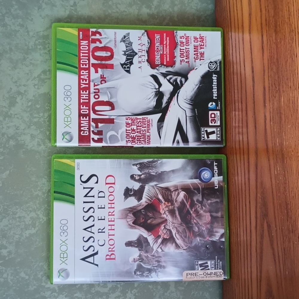 XBOX 360 Batman Arkham City & Assassin's Creed Brotherhood Games Set